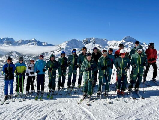 Gruppenfoto bei der Apres-Skifahrt
